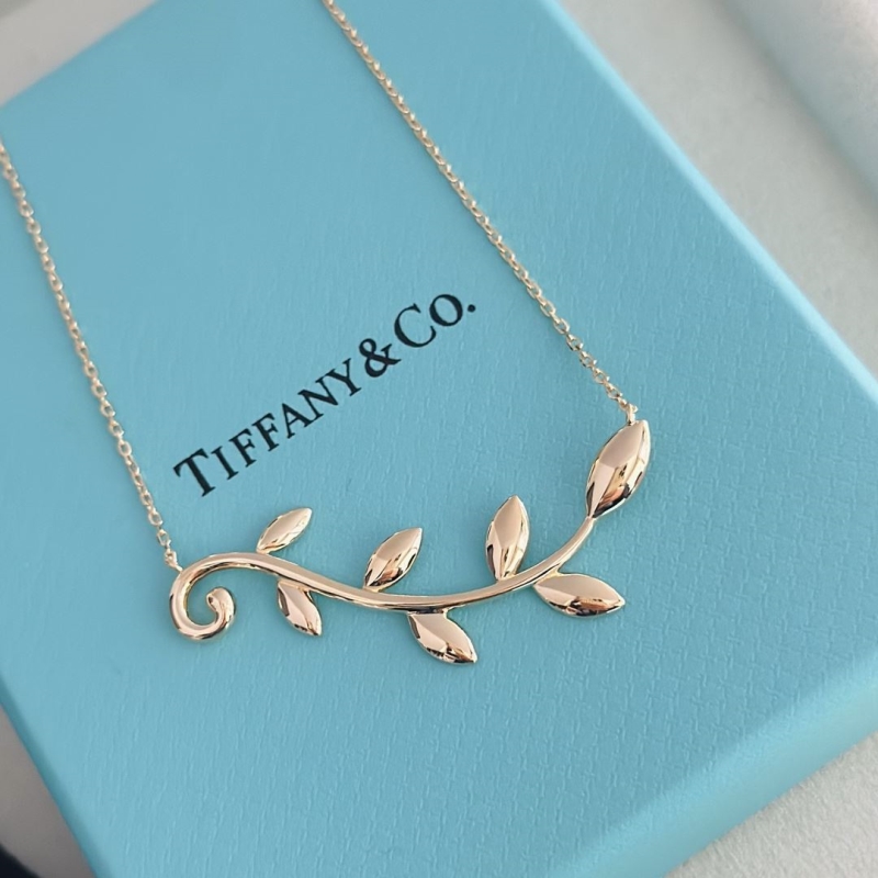 T*f*ny necklaces